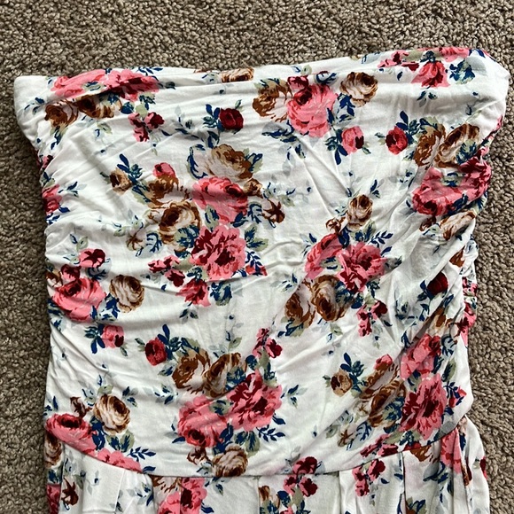 2/$25 bundle - Women's strapless floral jumpsuit - Picture 3 of 5